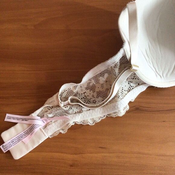 Woman’s Victoria Secret Cream Dream Angels Lined Demi Lace Bra Size 40DD - Picture 3 of 6